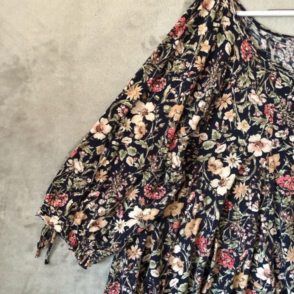 Cato Floral‎ Blouse Size 14/16W Round Neck Casual Everyday